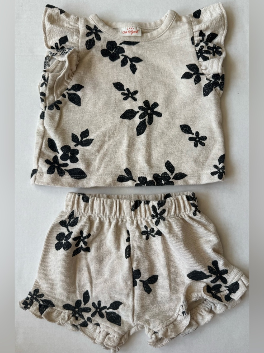 Cat & Jack Baby 2 Piece Floral Short Set 0-3 Months